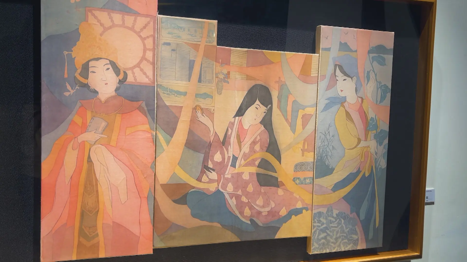 'Nữ thời' tôn vinh vẻ đẹp người phụ nữ Việt